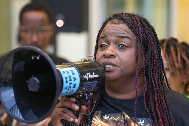 Shanta Miller speaks at a vigil for her son Malachi Williams outside the San Marcos Public Library on Thursday, April 25, 2024 in San Marcos, Texas. Williams was killed by San Marcos Police on Thursday, April 11, 2024.